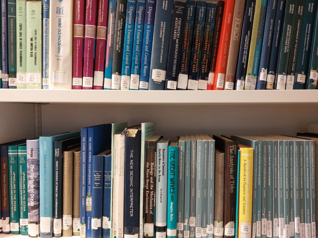 A section of Marine Science books on the shelf in the SAMS library.